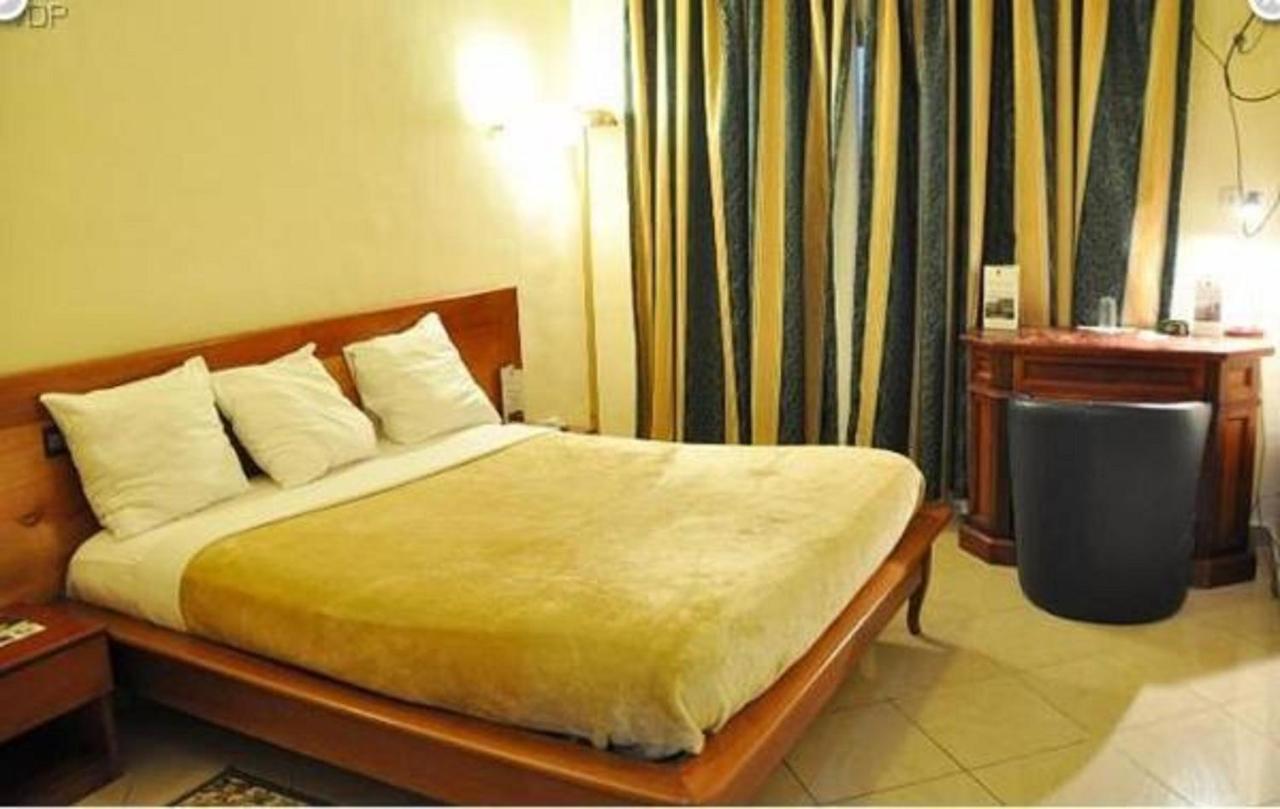 Hotel Vallee Des Princes Duala Zewnętrze zdjęcie