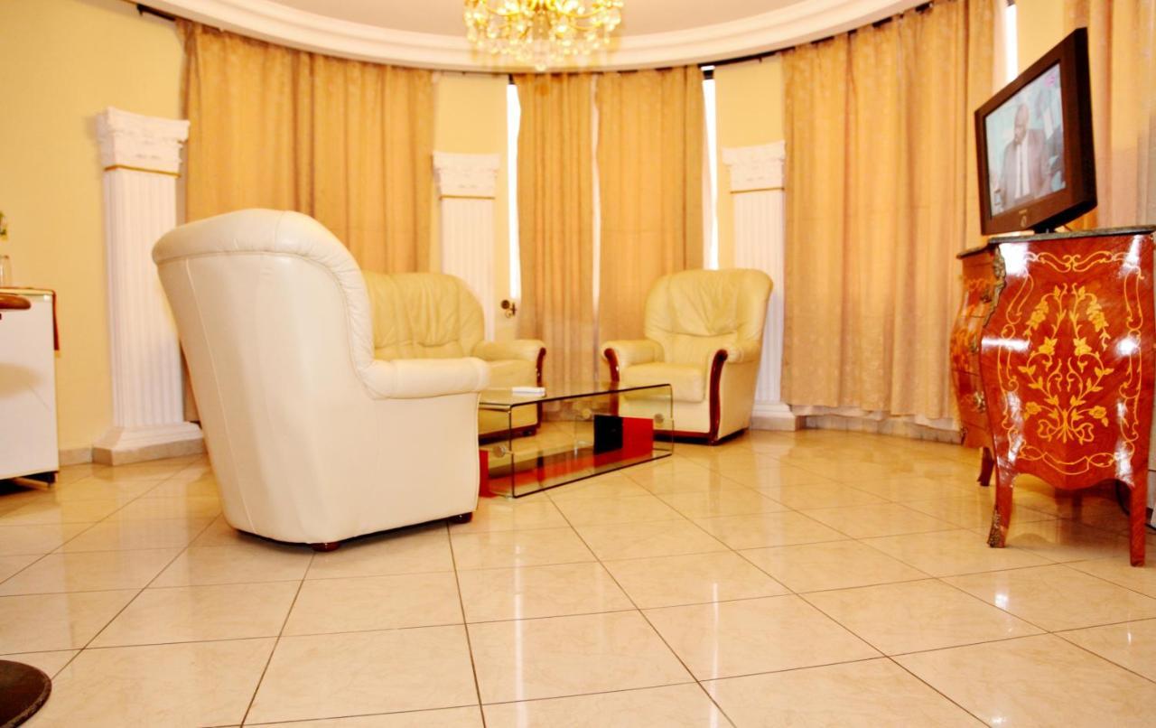 Hotel Vallee Des Princes Duala Zewnętrze zdjęcie