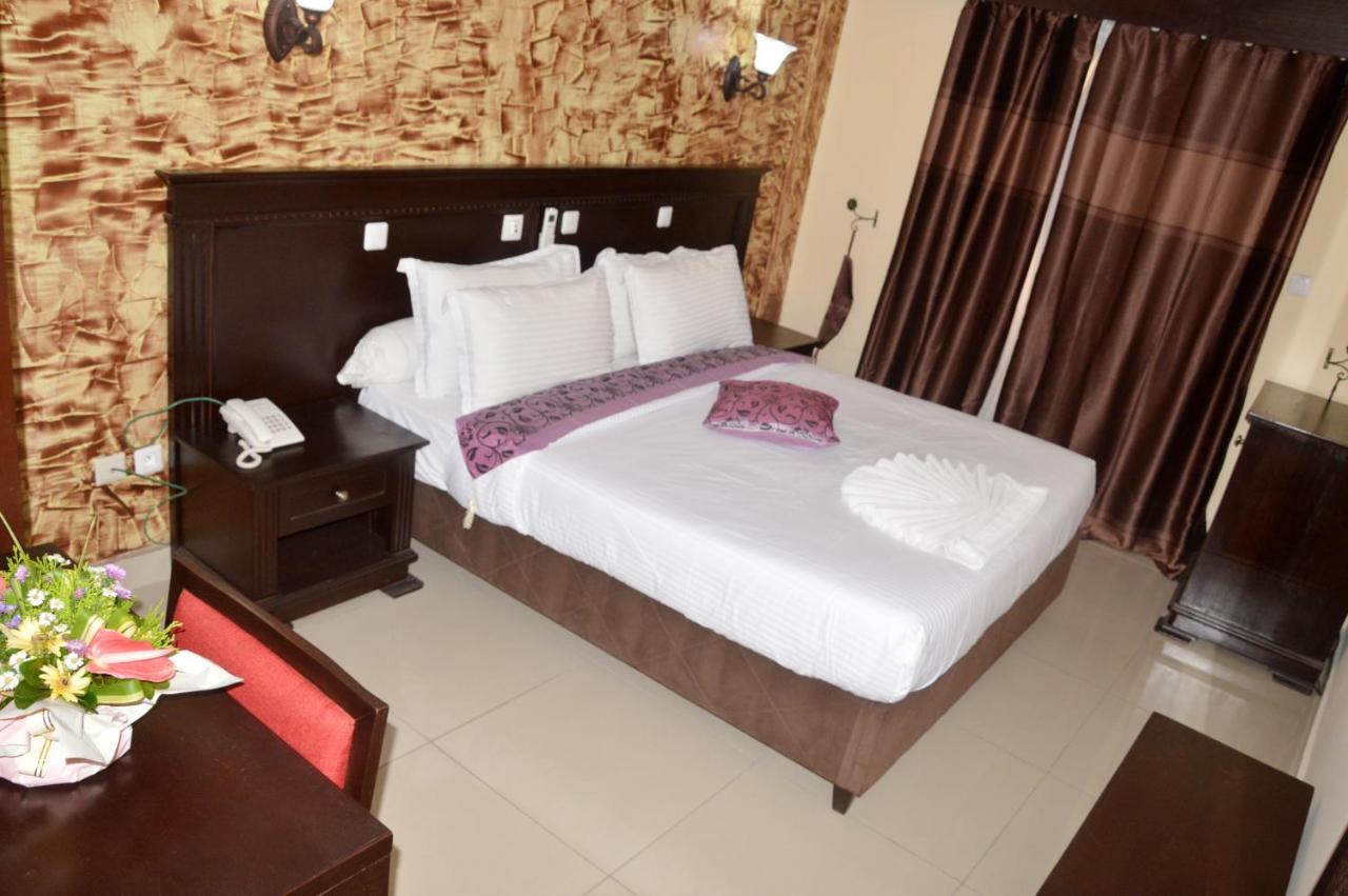 Hotel Vallee Des Princes Duala Zewnętrze zdjęcie